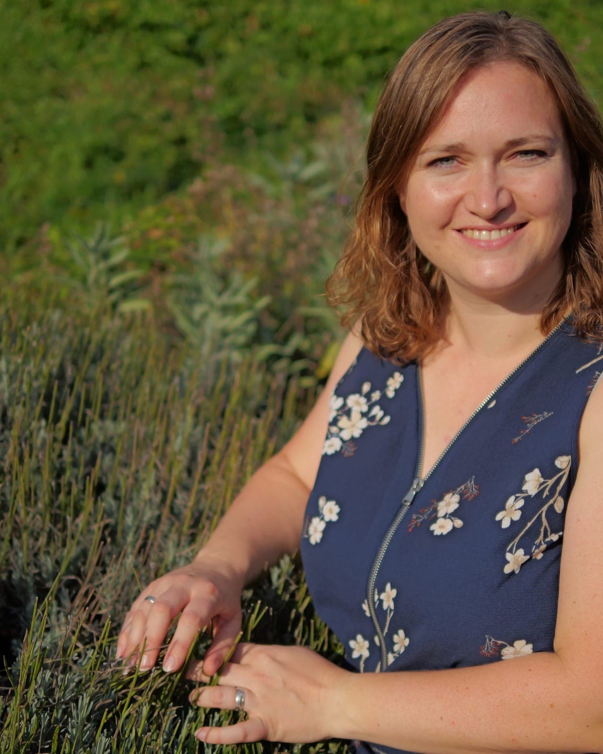 Christina Heckl im Lavendelbeet
